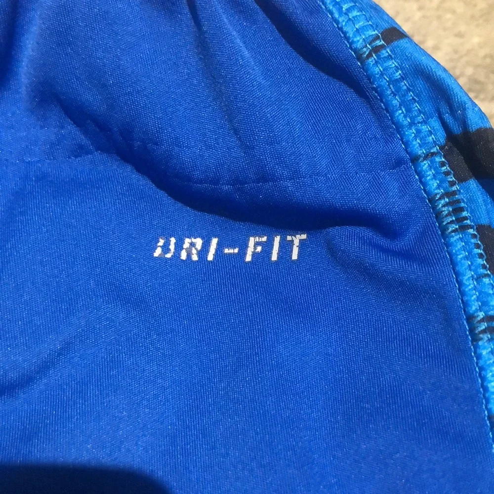 Nike lacrosse athletic shorts. The elastic waist band needs to be sewn down - Picture 7 of 7